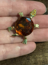 Load image into Gallery viewer, Vintage Amber rhinestone Turtle pin/brooch
