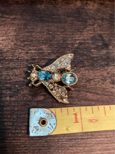 Load image into Gallery viewer, 1950&#39;s Rhinestone Fly pin/brooch
