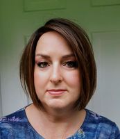 Load image into Gallery viewer, Cafe&#39; Chic- EDGY BOB WITH BOTTOM LAYERS!!
